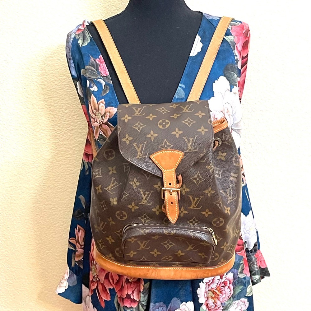 Backpack - Picture 2 of 12